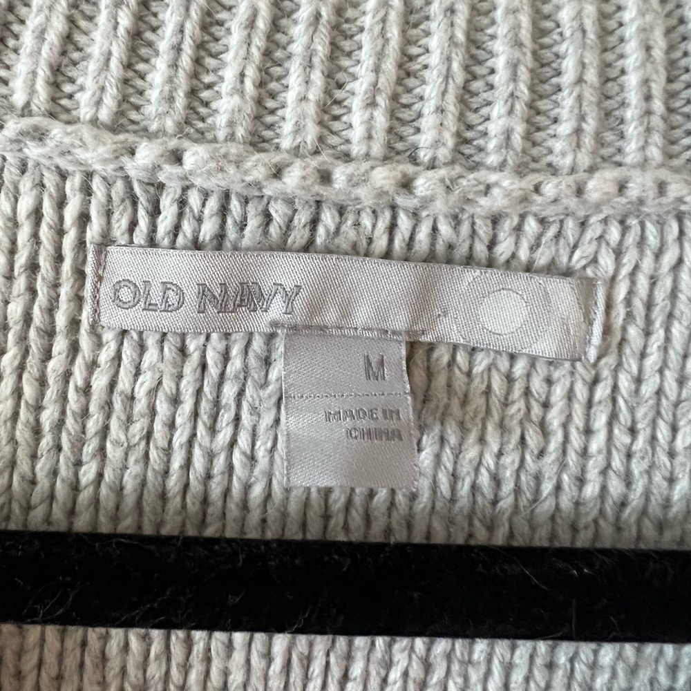 Old Navy Women's Medium Light Gray V-Neck Sweater Cable Knit Rabbit Hair Blend - Picture 3 of 8